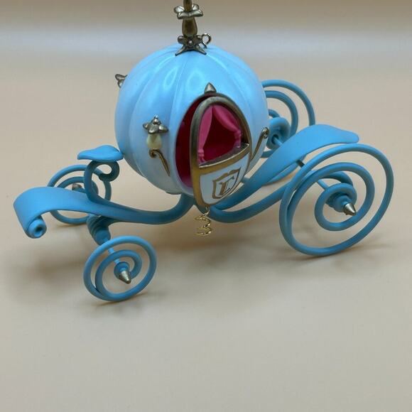 Hallmark Keepsake Ornament "Cinderella Coach" 1998 Walt Disney - New in Box - Picture 3 of 4